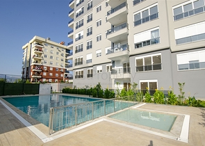 شقق 2 + 1 ، 3 + 1 ، 4 + 1 في مجمع في كونيالتي أنطاليا