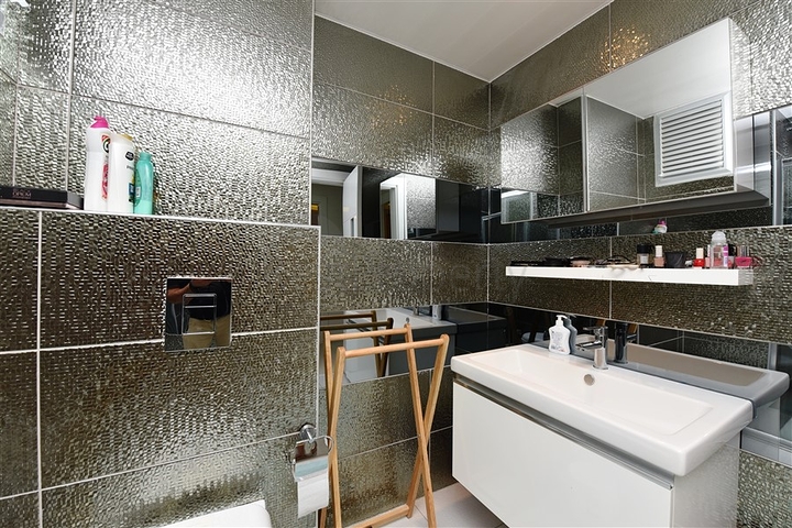 شقة عائلية - 3 غرف وصالة - مفروشة - ضمن منطقة جيكجلي الراقية في الانيا 