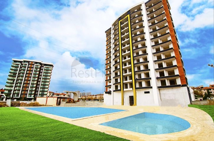 عرض تجاري بالقرب من جامعة بيليم في أنطاليا