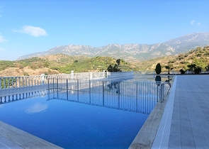 شقة مفروشة - استديو فاخر - ضمن مجمع جديد في كارجي جاك / الانيا