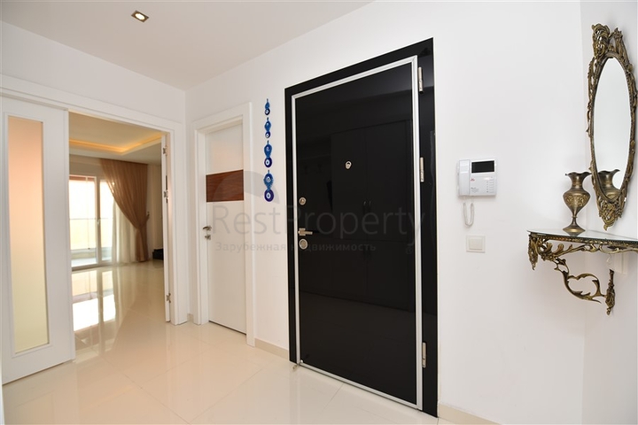 دوبلكس فاخرة - في مركز مدينة الانيا - جانب شاطئ كليوباترا 