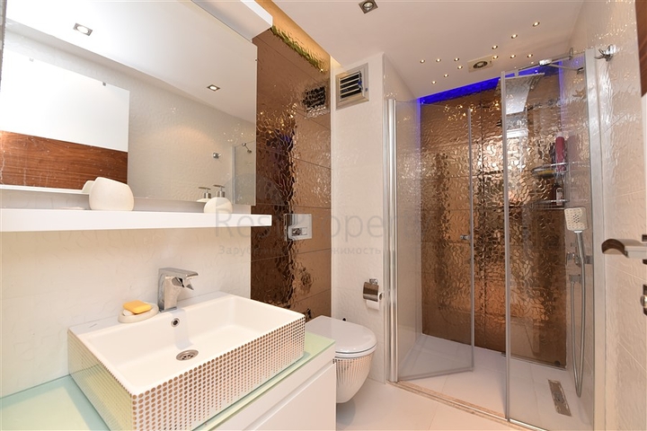 دوبلكس فاخرة - في مركز مدينة الانيا - جانب شاطئ كليوباترا 