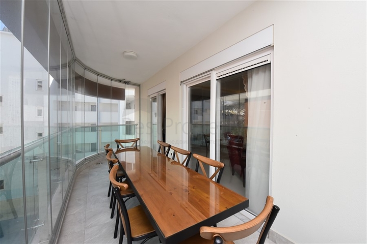 دوبلكس فاخرة - في مركز مدينة الانيا - جانب شاطئ كليوباترا 