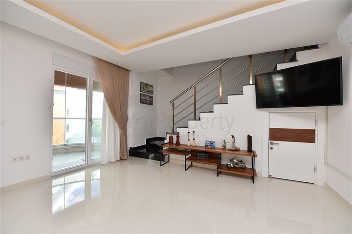 دوبلكس فاخرة - في مركز مدينة الانيا - جانب شاطئ كليوباترا 