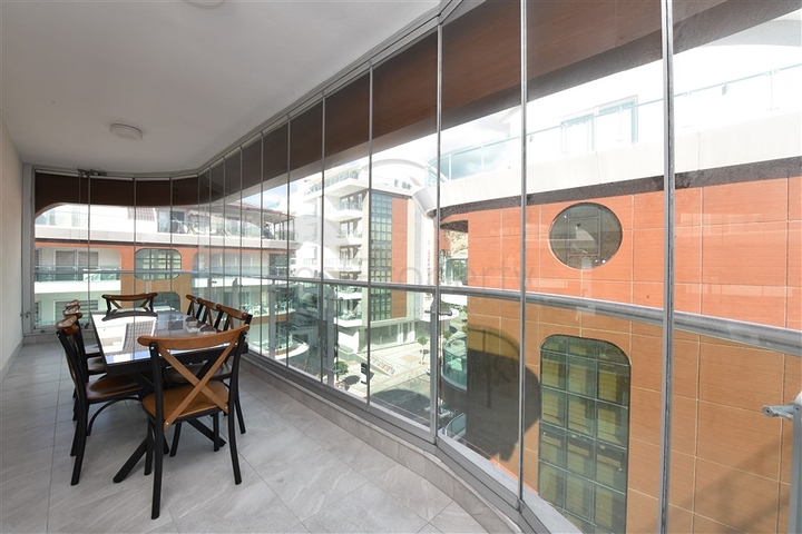 دوبلكس فاخرة - في مركز مدينة الانيا - جانب شاطئ كليوباترا 