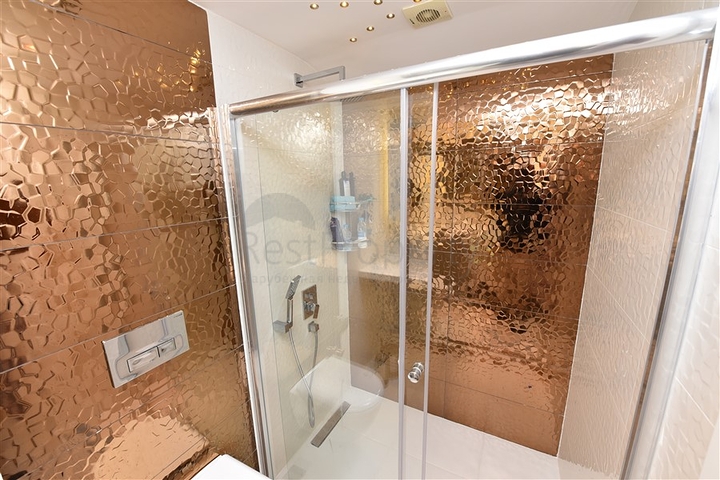 دوبلكس فاخرة - في مركز مدينة الانيا - جانب شاطئ كليوباترا 