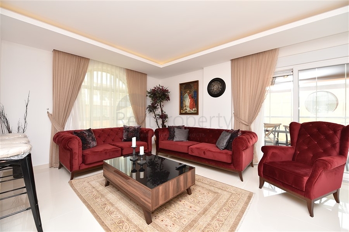 دوبلكس فاخرة - في مركز مدينة الانيا - جانب شاطئ كليوباترا 