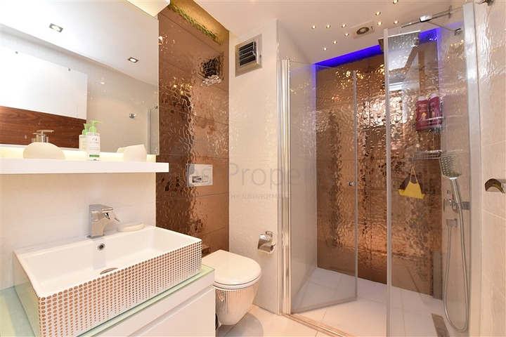 دوبلكس فاخرة - في مركز مدينة الانيا - جانب شاطئ كليوباترا 