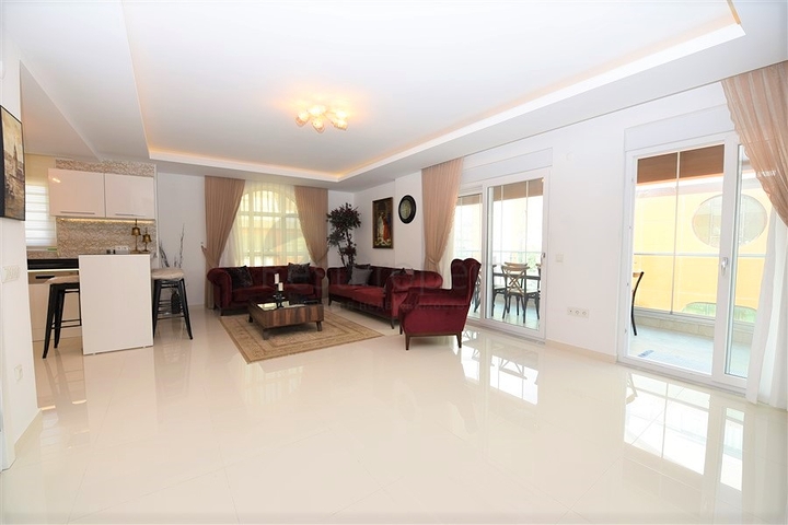 دوبلكس فاخرة - في مركز مدينة الانيا - جانب شاطئ كليوباترا 