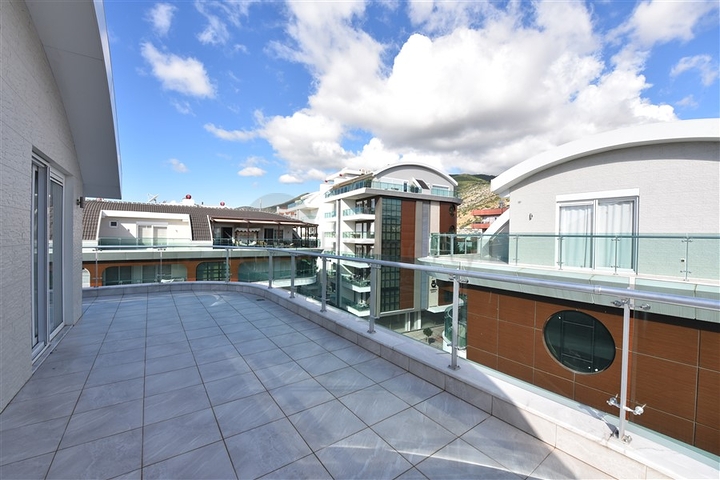 دوبلكس فاخرة - في مركز مدينة الانيا - جانب شاطئ كليوباترا 