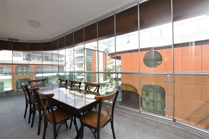 دوبلكس فاخرة - في مركز مدينة الانيا - جانب شاطئ كليوباترا 