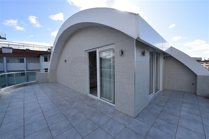 دوبلكس فاخرة - في مركز مدينة الانيا - جانب شاطئ كليوباترا 