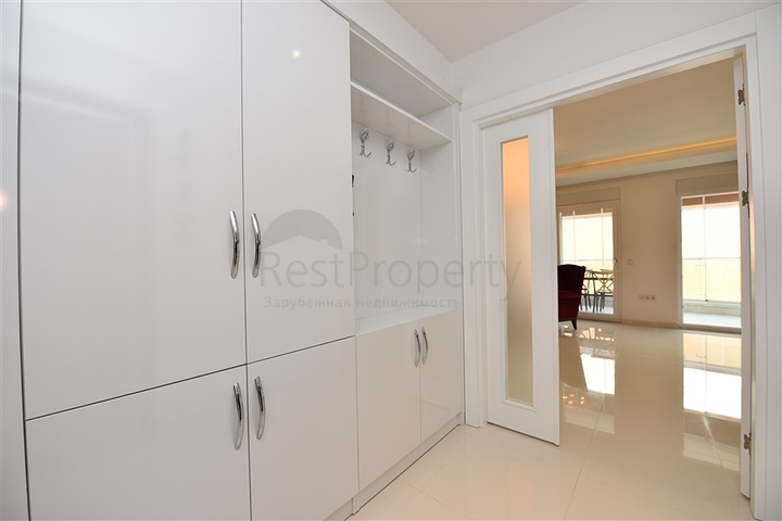 دوبلكس فاخرة - في مركز مدينة الانيا - جانب شاطئ كليوباترا 