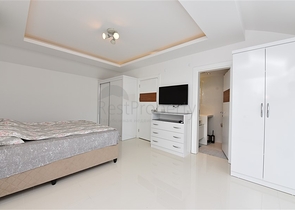 دوبلكس فاخرة - في مركز مدينة الانيا - جانب شاطئ كليوباترا 