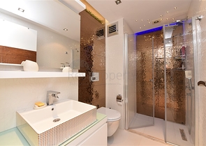 دوبلكس فاخرة - في مركز مدينة الانيا - جانب شاطئ كليوباترا 