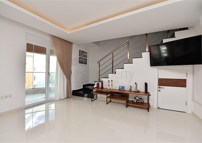 دوبلكس فاخرة - في مركز مدينة الانيا - جانب شاطئ كليوباترا 