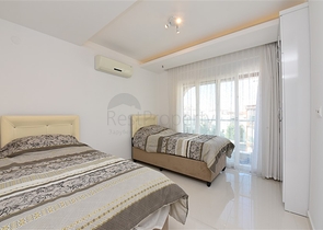 دوبلكس فاخرة - في مركز مدينة الانيا - جانب شاطئ كليوباترا 