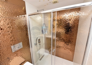 دوبلكس فاخرة - في مركز مدينة الانيا - جانب شاطئ كليوباترا 