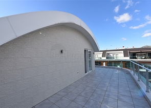 دوبلكس فاخرة - في مركز مدينة الانيا - جانب شاطئ كليوباترا 