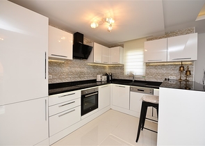 دوبلكس فاخرة - في مركز مدينة الانيا - جانب شاطئ كليوباترا 