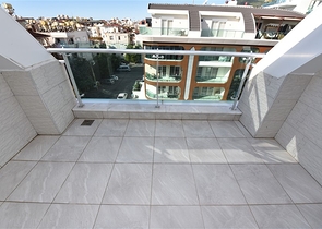 دوبلكس فاخرة - في مركز مدينة الانيا - جانب شاطئ كليوباترا 