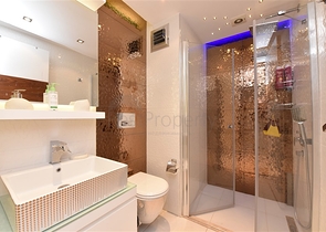 دوبلكس فاخرة - في مركز مدينة الانيا - جانب شاطئ كليوباترا 