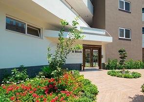 دوبلكس فاخرة - في مركز مدينة الانيا - جانب شاطئ كليوباترا 