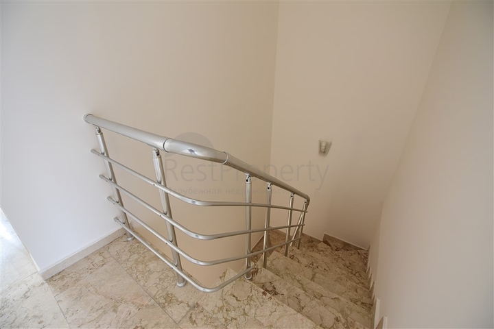 دوبلكس واسعة - اطلالة مفتوحة - سعر مميز - في مهموتلار / الانيا 