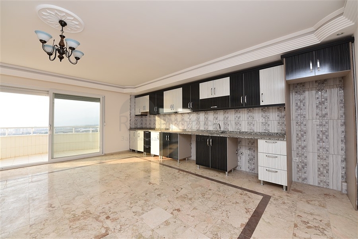 دوبلكس واسعة - اطلالة مفتوحة - سعر مميز - في مهموتلار / الانيا 