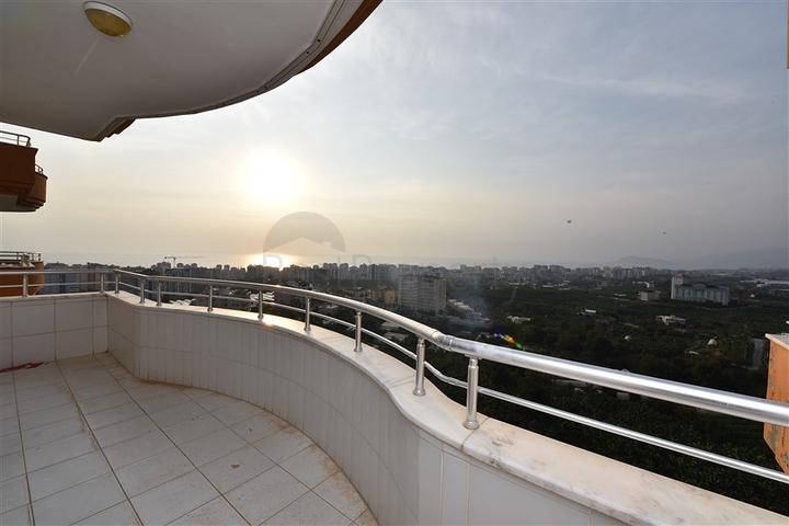 دوبلكس واسعة - اطلالة مفتوحة - سعر مميز - في مهموتلار / الانيا 