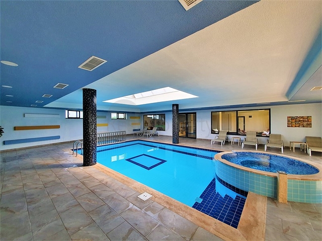 مجمع سكني فاخر - شقة غرفة وصالة - منطقة حيوية - في اوبا / الانيا 