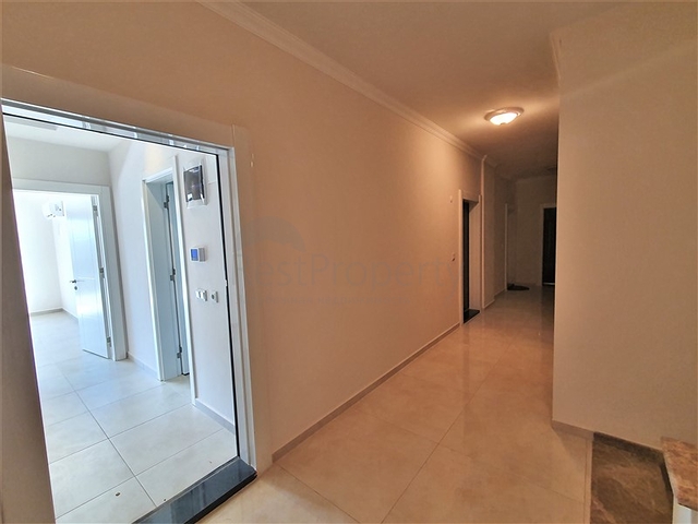 مجمع سكني فاخر - شقة غرفة وصالة - منطقة حيوية - في اوبا / الانيا 