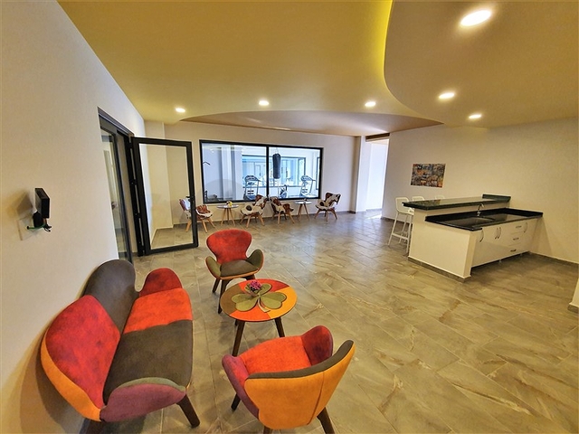 مجمع سكني فاخر - شقة غرفة وصالة - منطقة حيوية - في اوبا / الانيا 