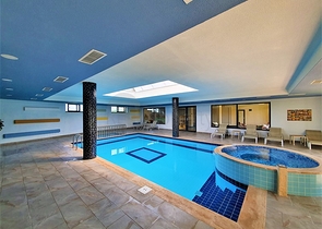 مجمع سكني فاخر - شقة غرفة وصالة - منطقة حيوية - في اوبا / الانيا 