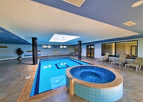 مجمع سكني فاخر - شقة غرفة وصالة - منطقة حيوية - في اوبا / الانيا 