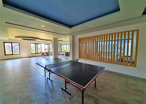 مجمع سكني فاخر - شقة غرفة وصالة - منطقة حيوية - في اوبا / الانيا 