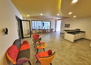 مجمع سكني فاخر - شقة غرفة وصالة - منطقة حيوية - في اوبا / الانيا 