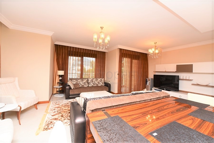 ضمن مجمع اول صف على البحر - شقة فاخرة 2 غرفة وصالة في مركز الانيا 