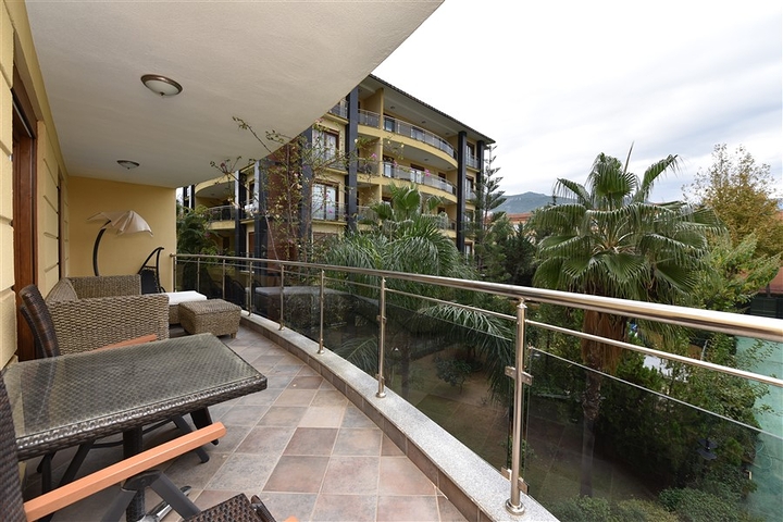 ضمن مجمع اول صف على البحر - شقة فاخرة 2 غرفة وصالة في مركز الانيا 