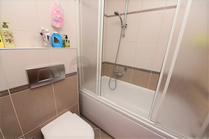 ضمن مجمع اول صف على البحر - شقة فاخرة 2 غرفة وصالة في مركز الانيا 