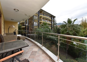 ضمن مجمع اول صف على البحر - شقة فاخرة 2 غرفة وصالة في مركز الانيا 