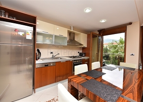 ضمن مجمع اول صف على البحر - شقة فاخرة 2 غرفة وصالة في مركز الانيا 