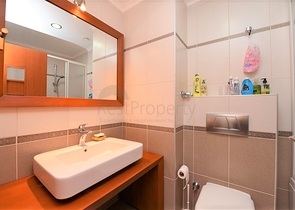 ضمن مجمع اول صف على البحر - شقة فاخرة 2 غرفة وصالة في مركز الانيا 