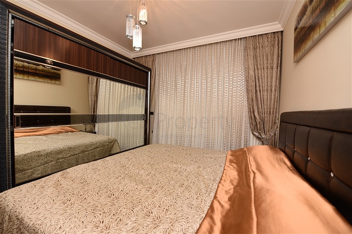 مجمع فاخر -اول صف على البحر - مركز الانيا - شقة مفروشة غرفتين وصالة 