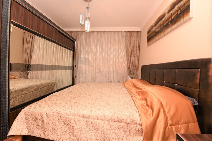 مجمع فاخر -اول صف على البحر - مركز الانيا - شقة مفروشة غرفتين وصالة 