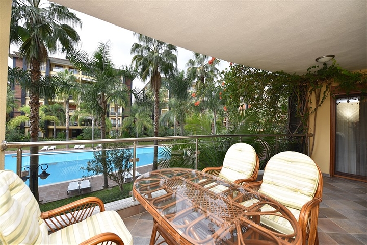 مجمع فاخر -اول صف على البحر - مركز الانيا - شقة مفروشة غرفتين وصالة 