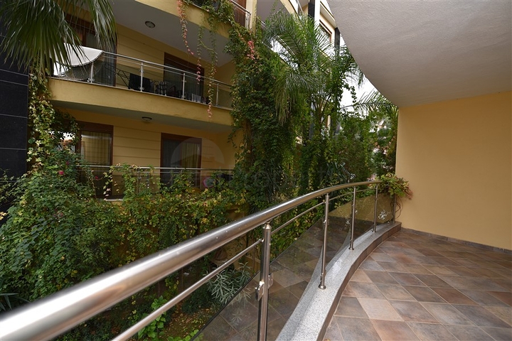 مجمع فاخر -اول صف على البحر - مركز الانيا - شقة مفروشة غرفتين وصالة 