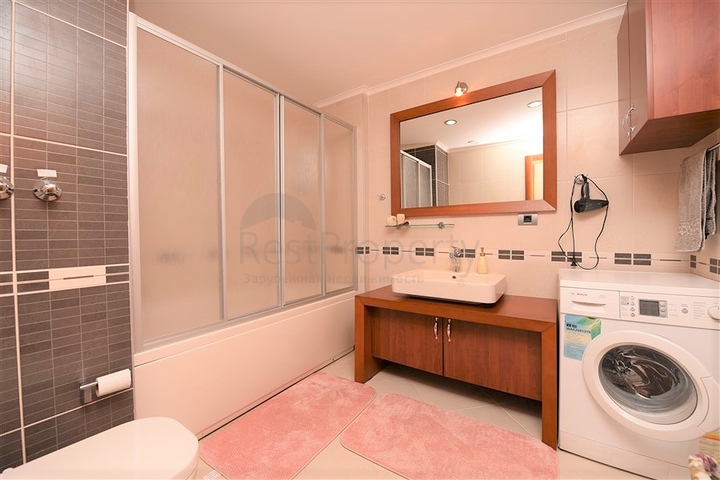 مجمع فاخر -اول صف على البحر - مركز الانيا - شقة مفروشة غرفتين وصالة 