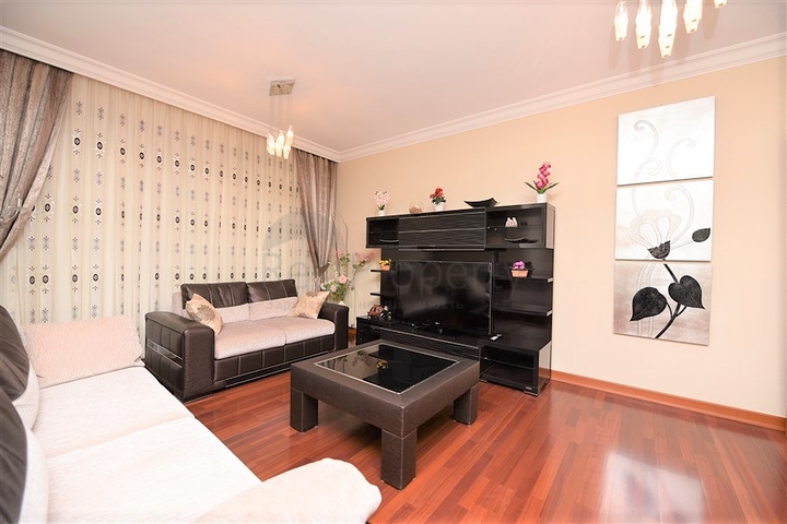 مجمع فاخر -اول صف على البحر - مركز الانيا - شقة مفروشة غرفتين وصالة 