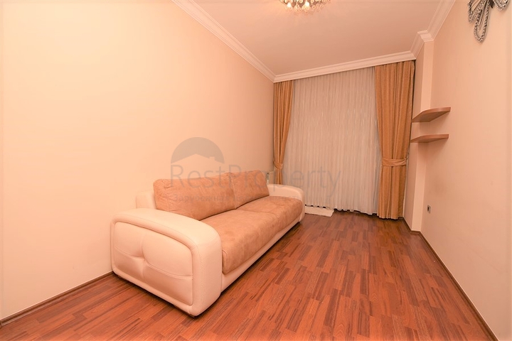 مجمع فاخر -اول صف على البحر - مركز الانيا - شقة مفروشة غرفتين وصالة 